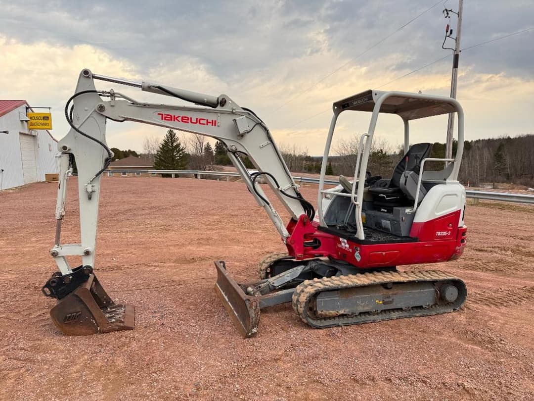 Image of Takeuchi TB235-2 Primary image