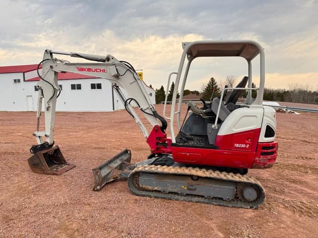 Image of Takeuchi TB235-2 equipment image 4