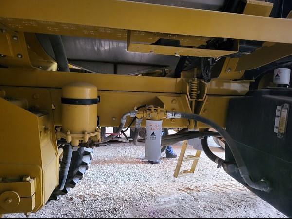 Main image Ag-Chem RoGator SS884 21