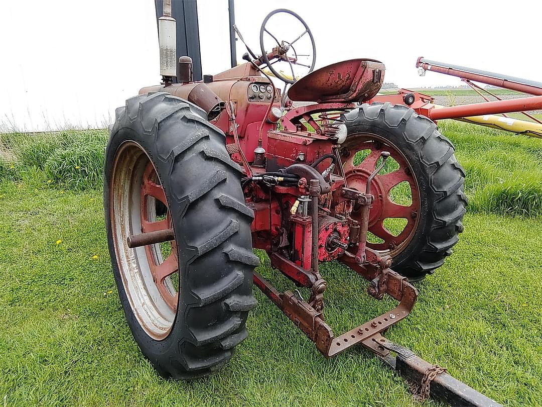 Image of International Harvester 300 Image 1