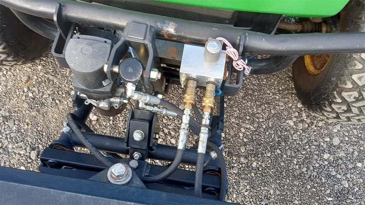 Main image John Deere Gator HPX 32