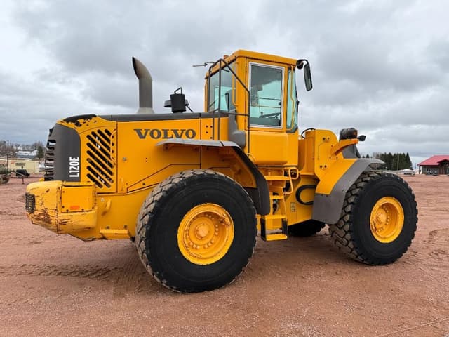 Image of Volvo L120E equipment image 3