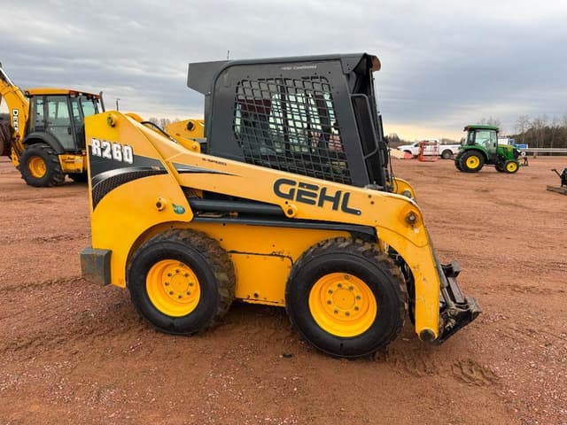 Image of Gehl R260 equipment image 2