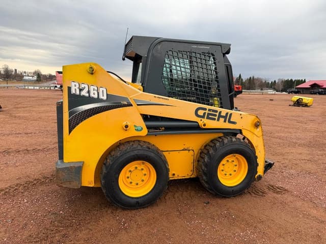 Image of Gehl R260 equipment image 3