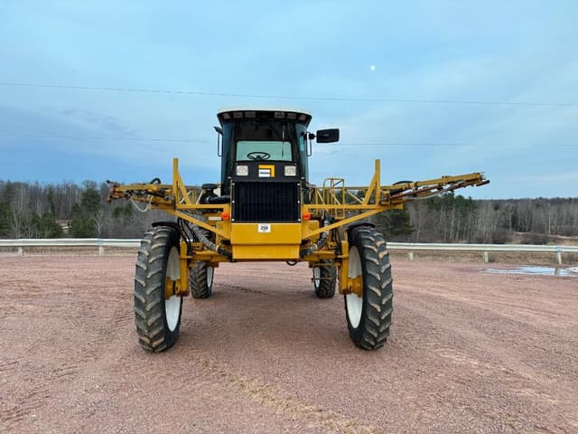 Image of Ag-Chem RoGator 664 equipment image 1