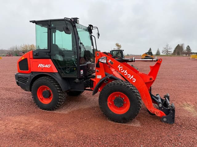 Image of Kubota R540 equipment image 2