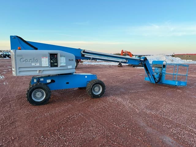 Image of Genie S-45 equipment image 2