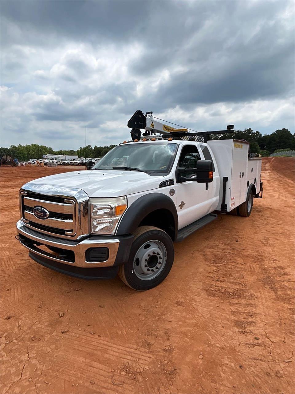 Image of Ford F-550 Primary image