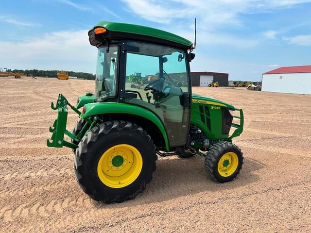 Image of John Deere 3033R equipment image 3