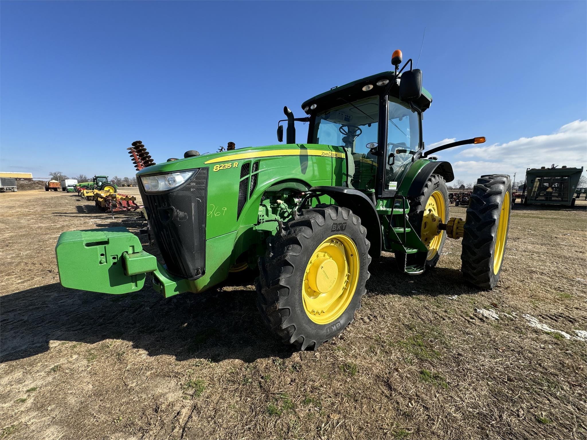 Main image John Deere 8235R