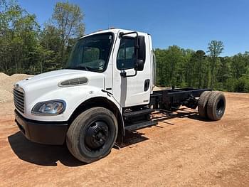 2006 Freightliner Business Class M2 106 Equipment Image0