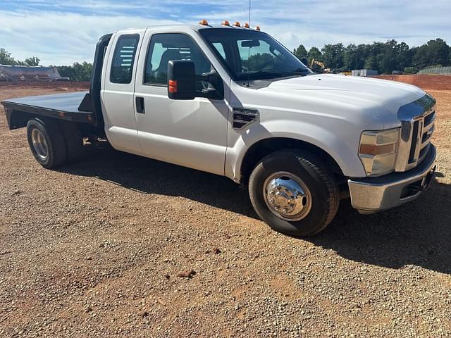 Image of Ford F-350 equipment image 2