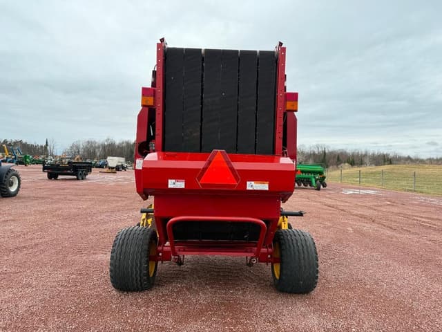 Image of New Holland BR7070 equipment image 4