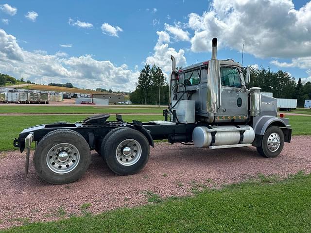 Image of Western Star 4900 equipment image 3