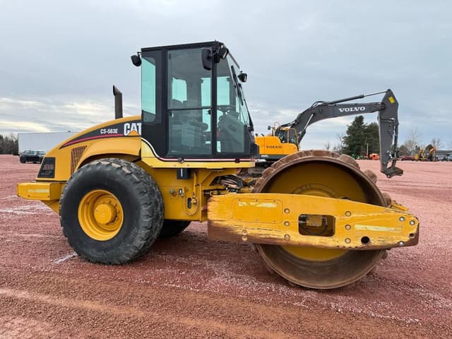 Image of Caterpillar CS-563E equipment image 2