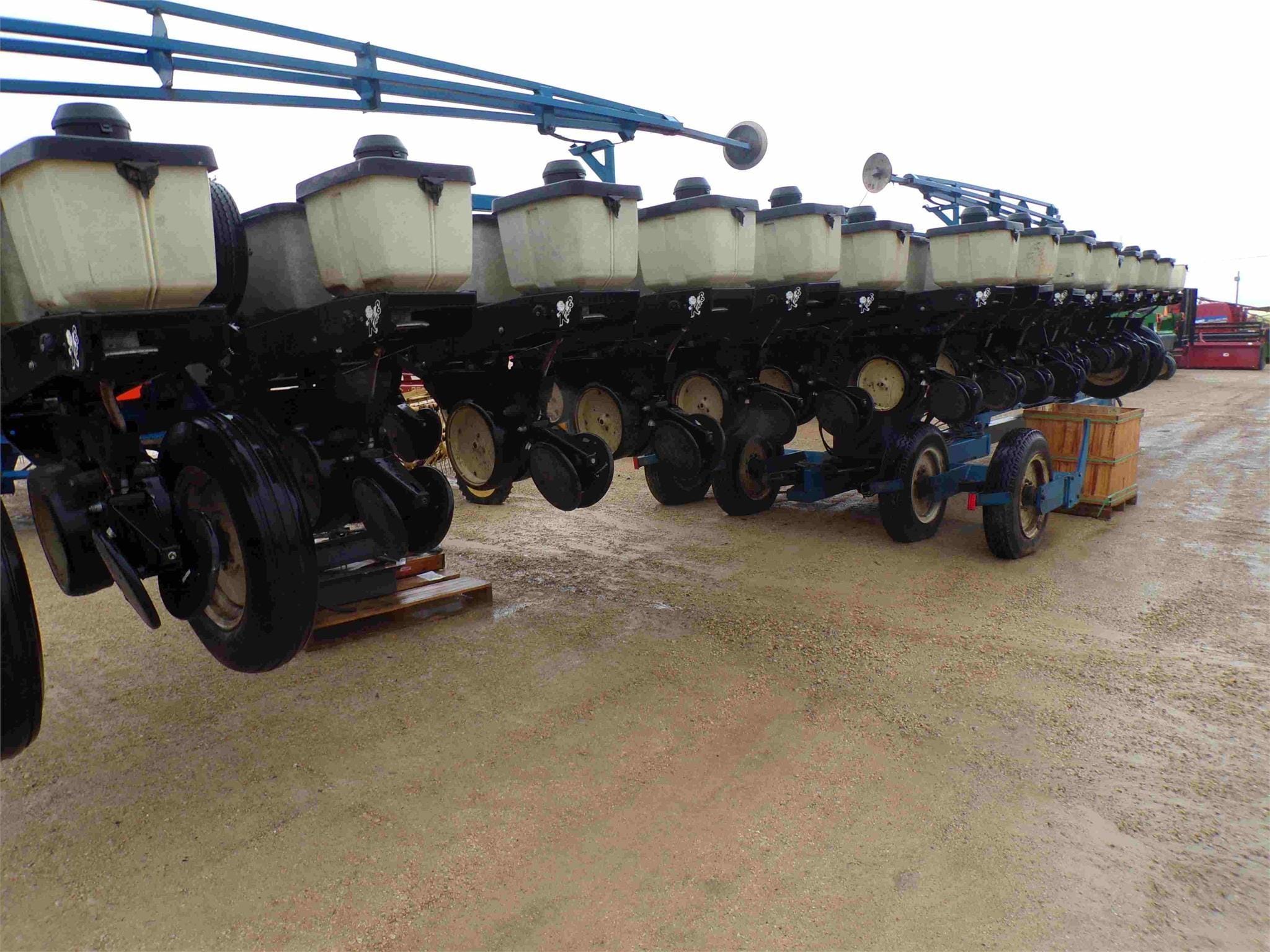 Main image Kinze 2300