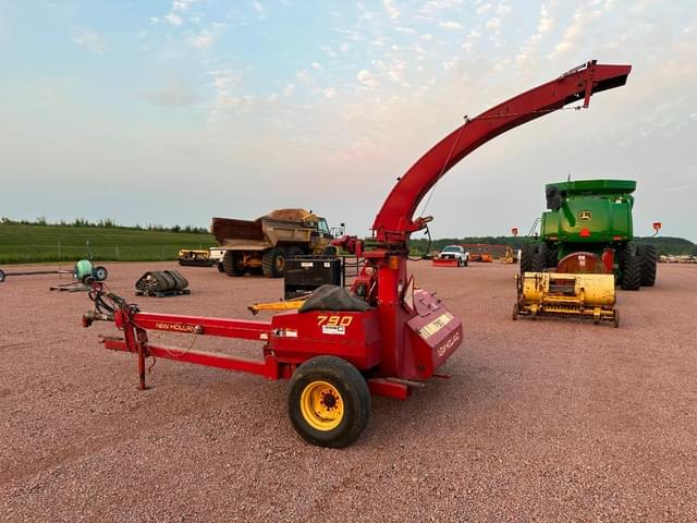 Image of New Holland 790 equipment image 1