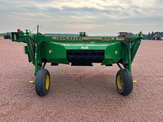 Image of John Deere 820 equipment image 4