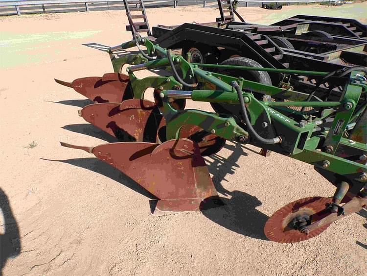John Deere F325 Equipment Image0