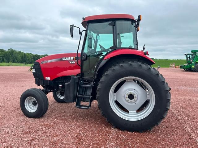 Image of Case IH Farmall 125A equipment image 4