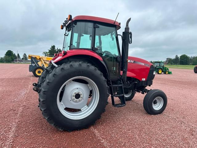 Image of Case IH Farmall 125A equipment image 2