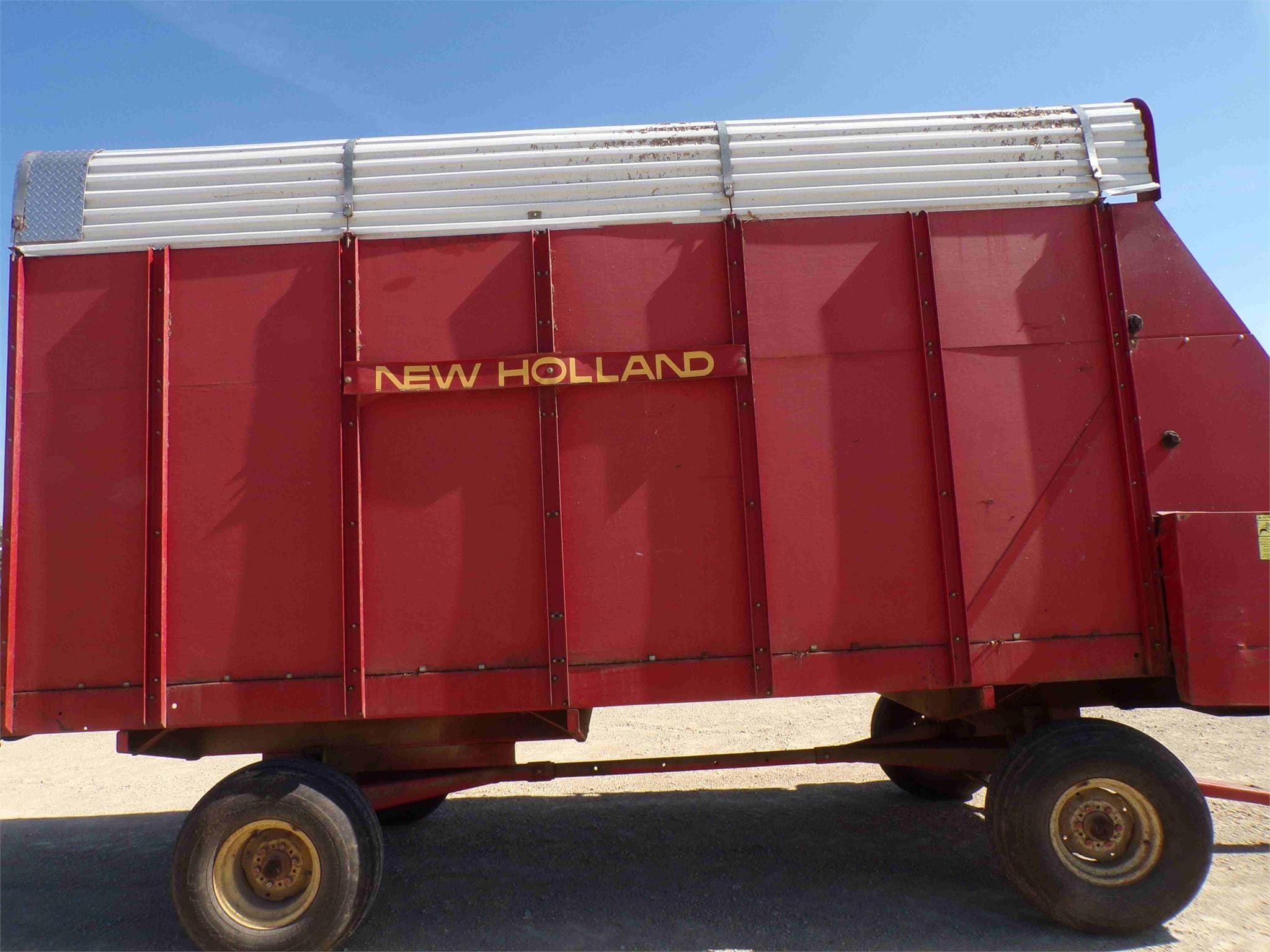 Main image New Holland 716