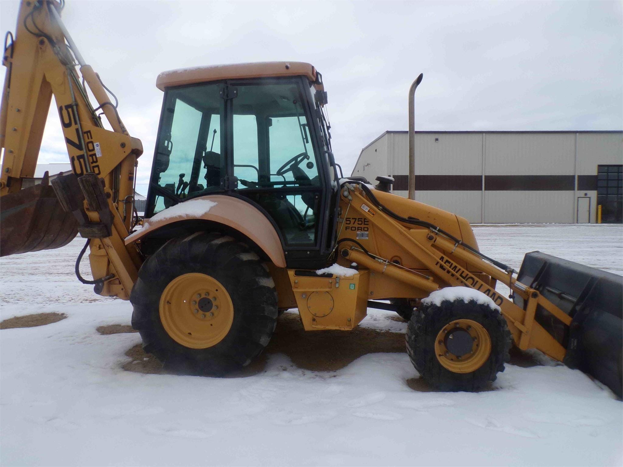 Main image New Holland 575E