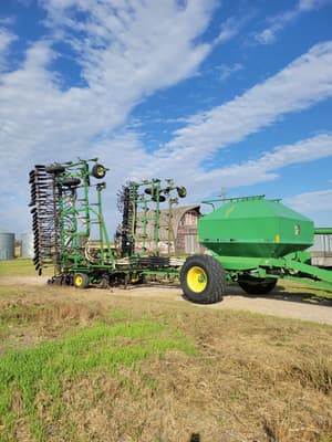 John Deere 787 Image
