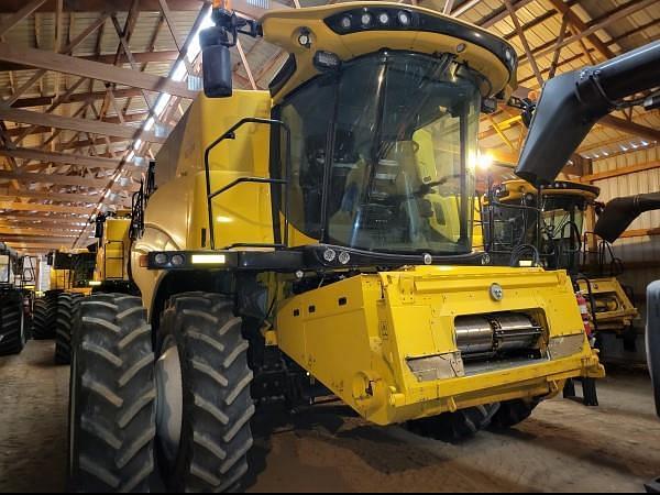 Main image New Holland CR6.90 28