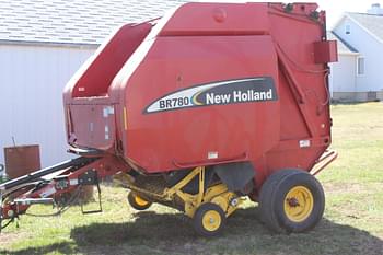New Holland BR780 Equipment Image0