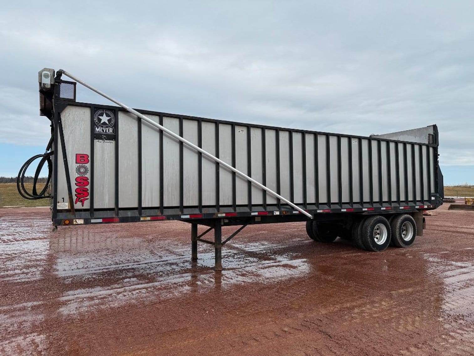 2012 Meyer 9136T Equipment Image0