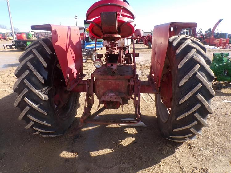 Farmall 560 Tractors 40 to 99 HP for Sale | Tractor Zoom