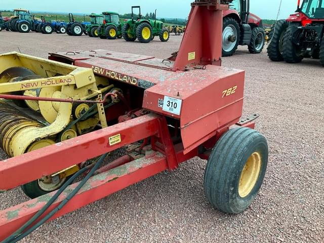 Image of New Holland 782 equipment image 4