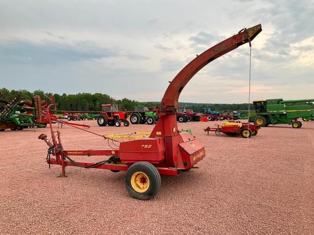 Image of New Holland 782 equipment image 2