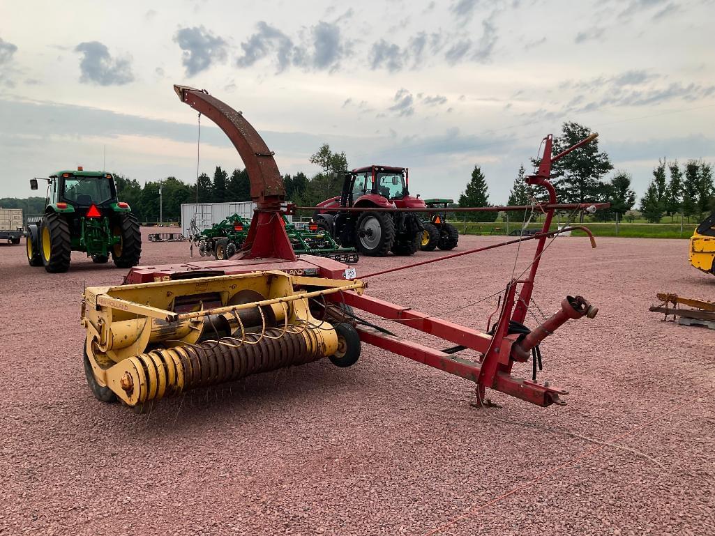 Image of New Holland 782 Primary image