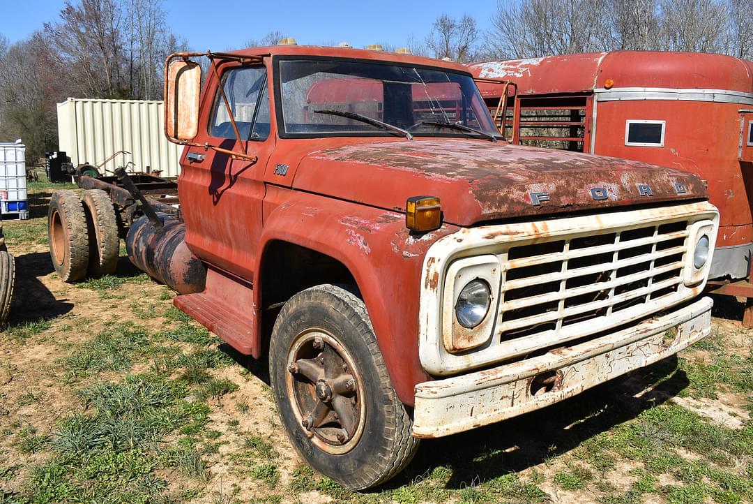 Image of Ford F-600 Primary image