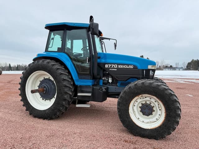 Image of New Holland 8770 equipment image 2