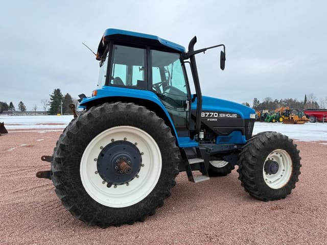 Image of New Holland 8770 equipment image 3