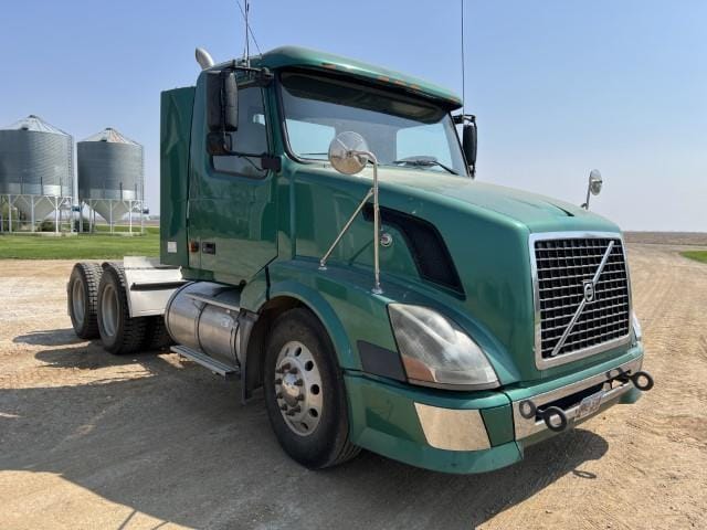 Main image Volvo VNL64T300