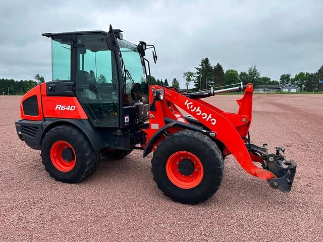 Image of Kubota R640 equipment image 2