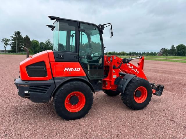 Image of Kubota R640 equipment image 3