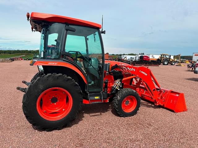 Image of Kubota L3560 equipment image 3