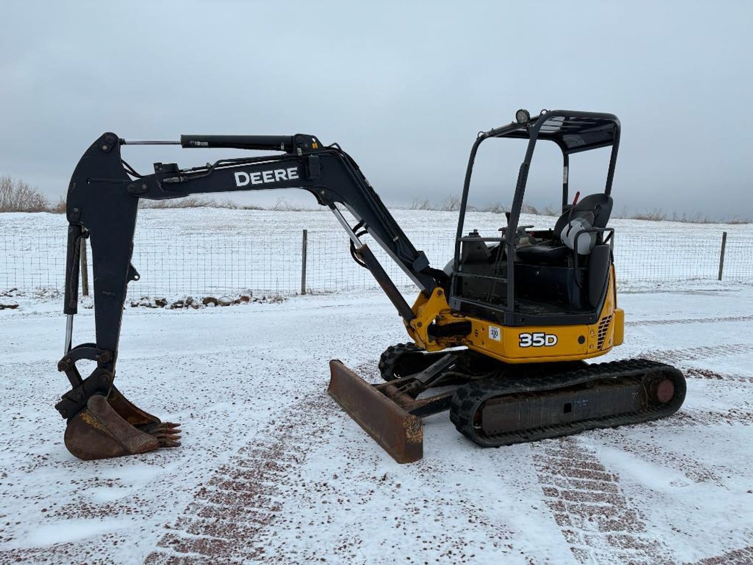 2011 John Deere 35D Equipment Image0