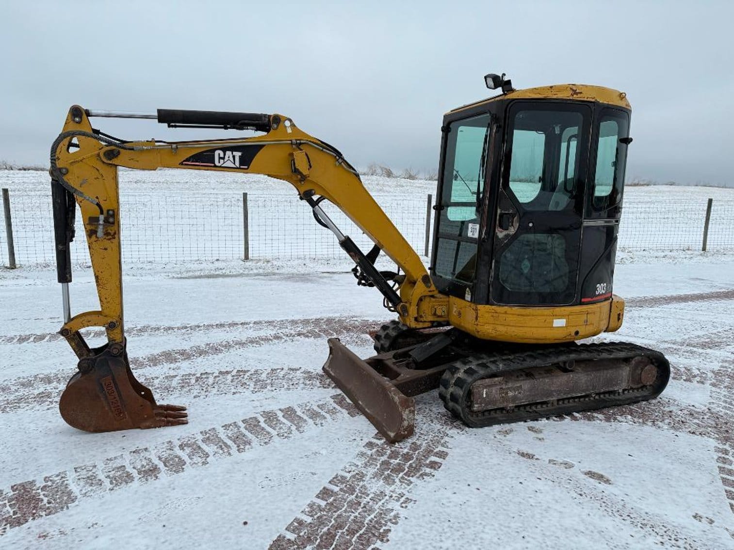 2005 Caterpillar 303CR Equipment Image0