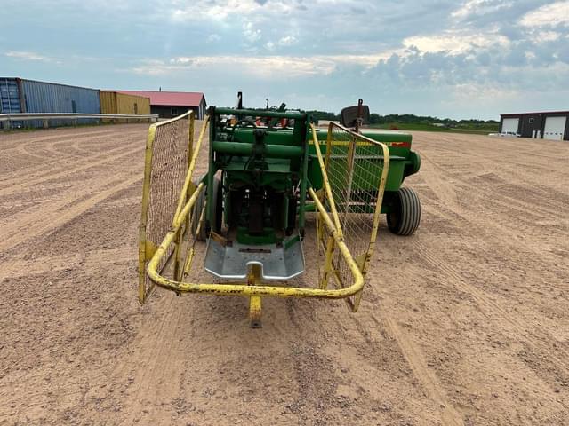 Image of John Deere 336 equipment image 4