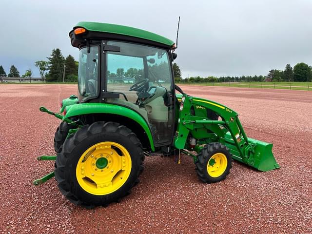 Image of John Deere 3046R equipment image 3