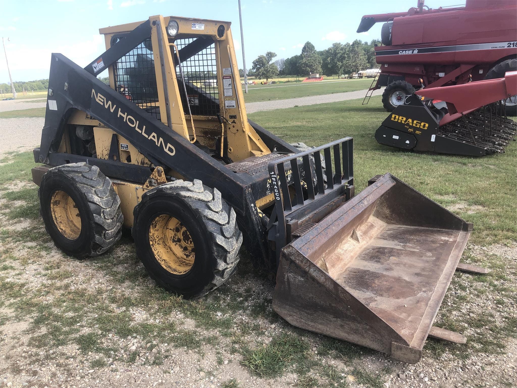 Main image New Holland L783