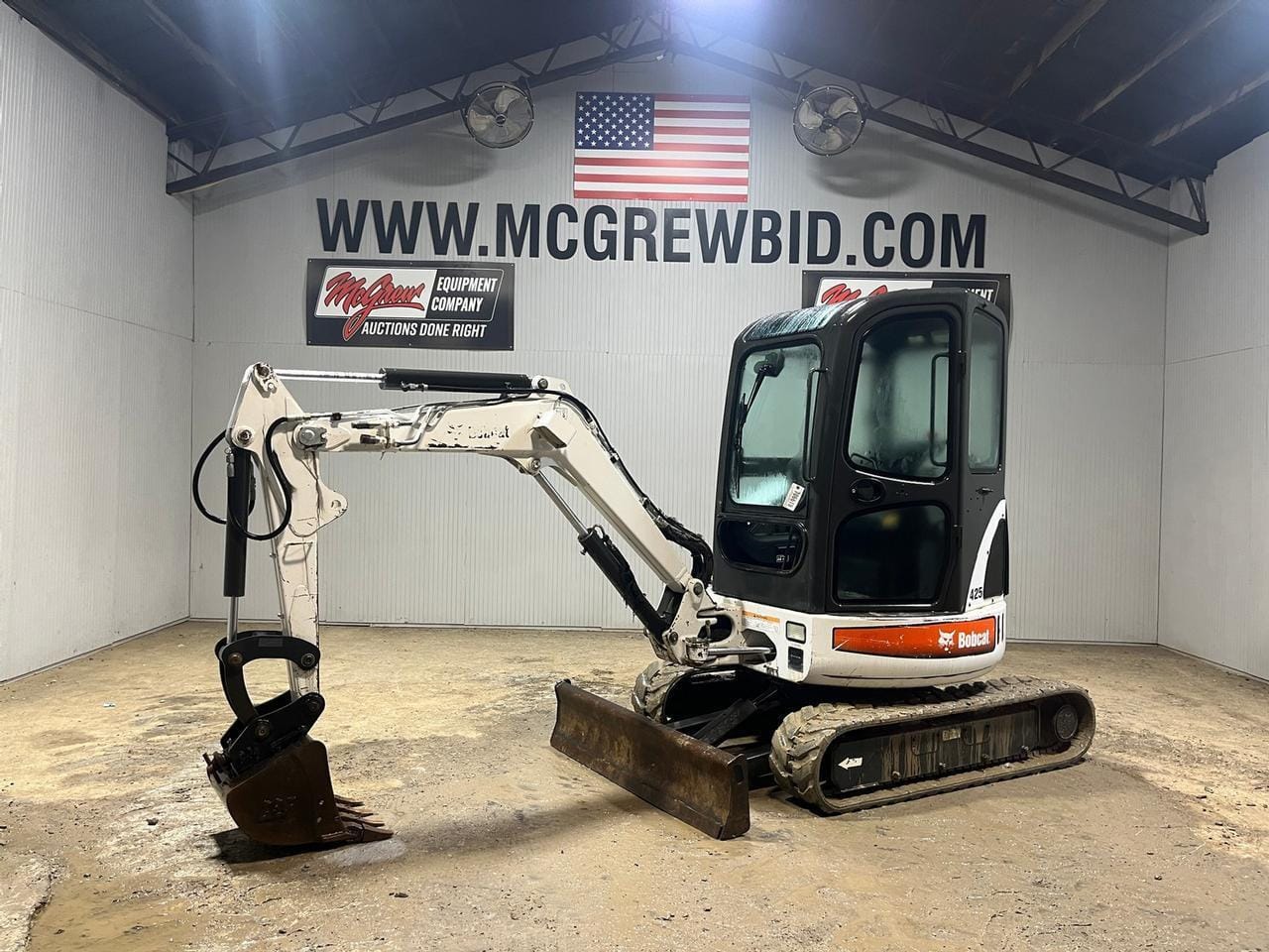 Main image Bobcat 425