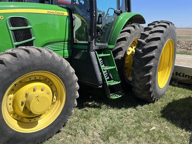 Thumbnail image John Deere 7330 3