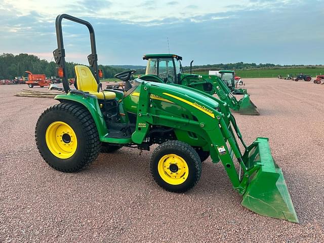 Image of John Deere 3120 equipment image 2